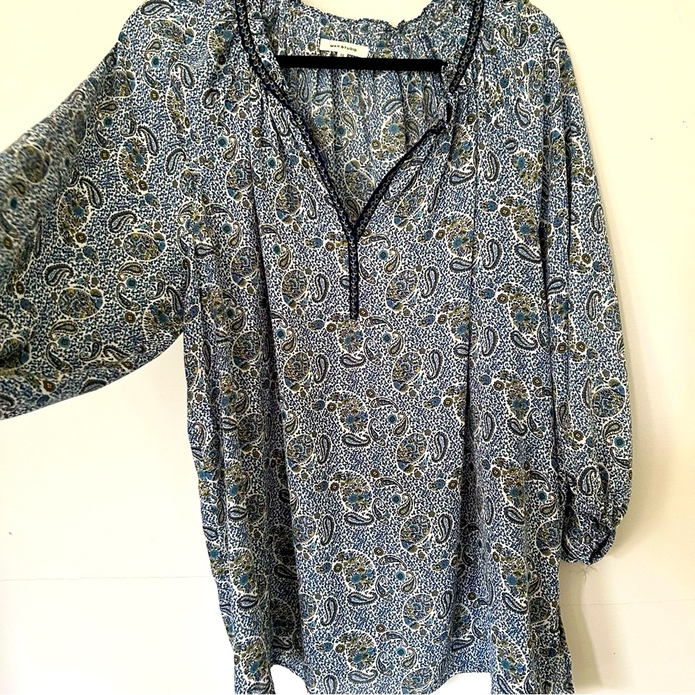 Max Studio - Paisley Print Blue Blouse Loose fit, Size 1X